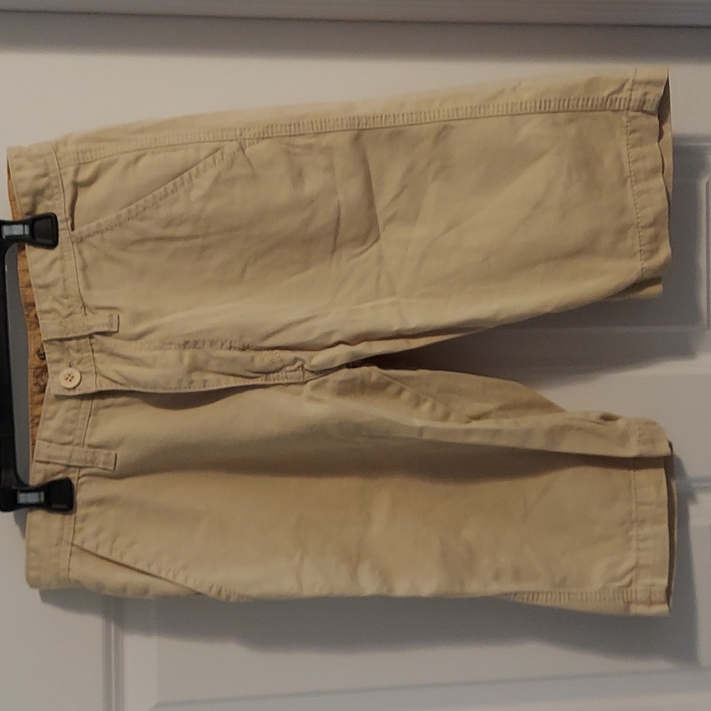 Circle One slim fit kakhi shorts